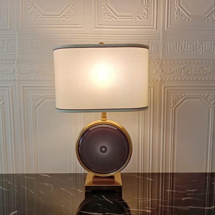 Stylische retro-inspirierte Tischlampe