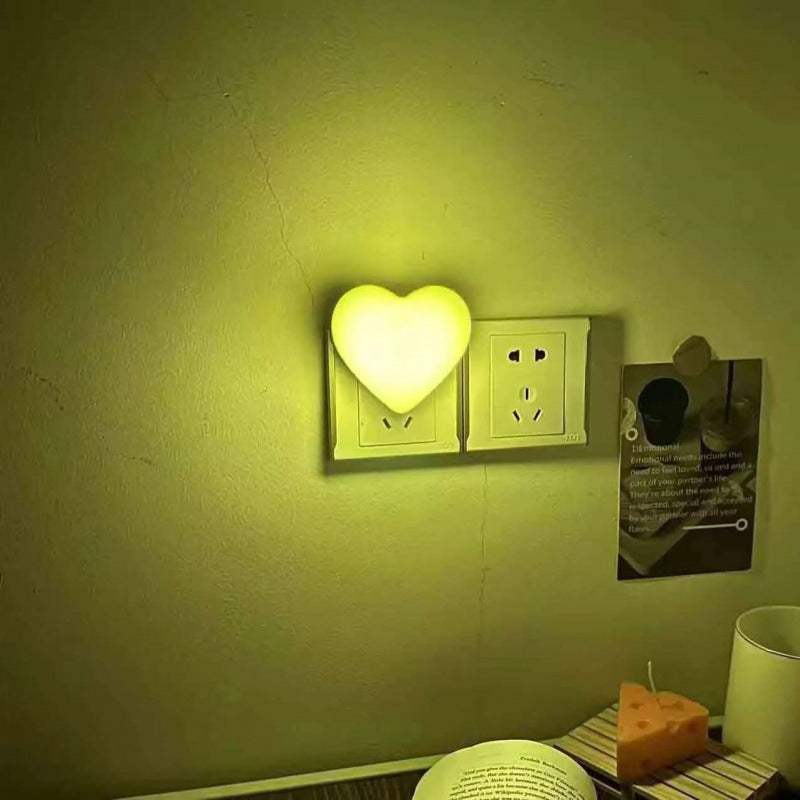 Herzförmiger Plug-In Ambient Nachtlicht mit sanftem LED-Leuchten