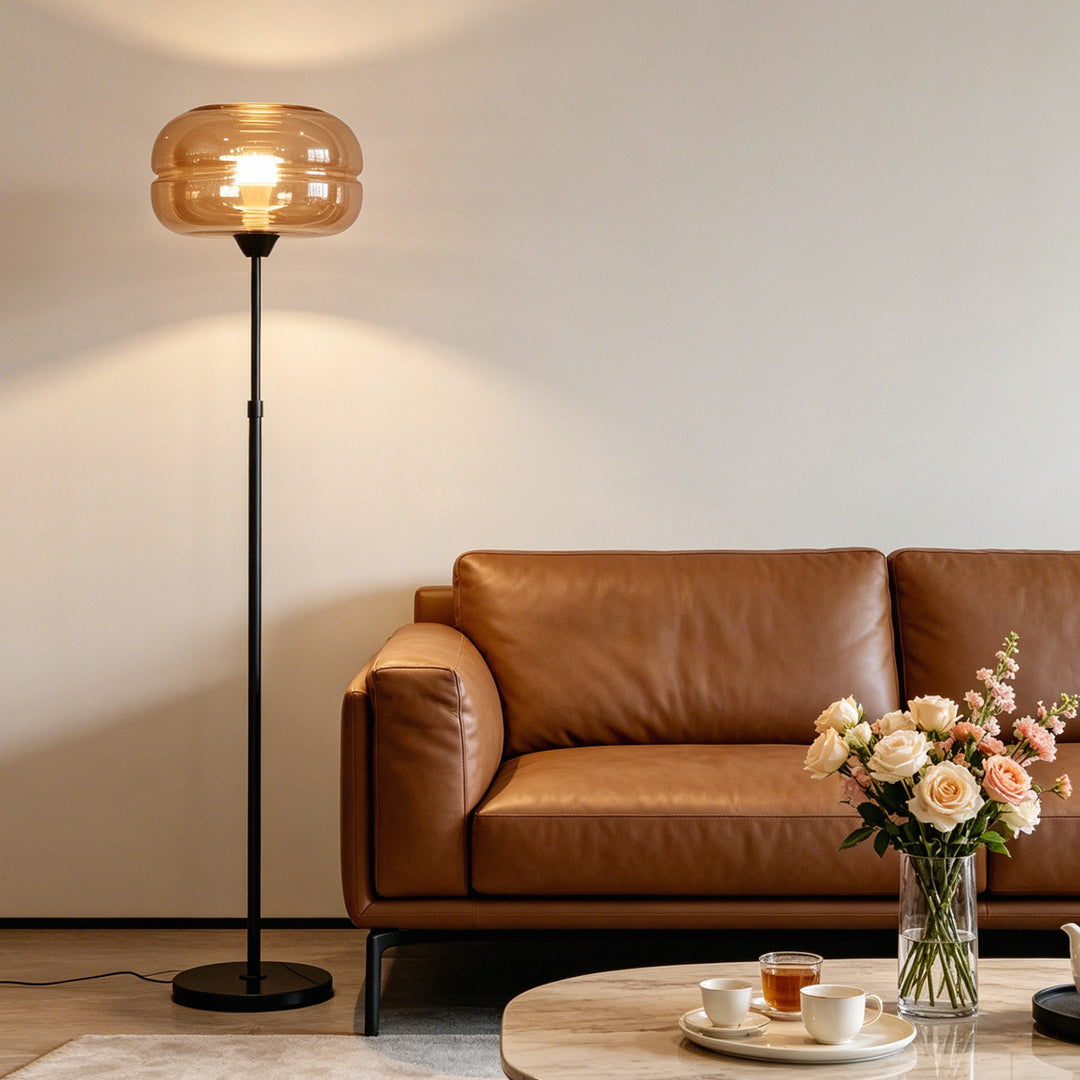 Minimalistische Stehlampe
