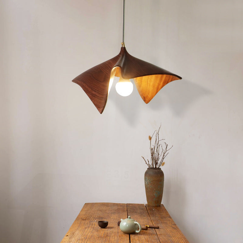 Organische Curved Holz-Look Harz Pendelleuchte mit Drapierter Blütenblattschirm