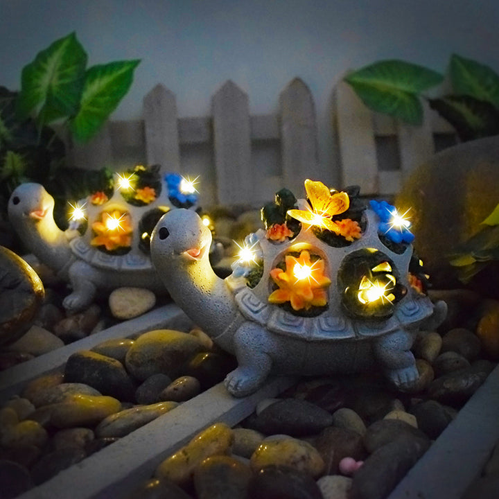 Solarbetriebene Gartenzwerg-Skulptur mit integrierten LED-Fairy Lights und Schildkröten-Topf