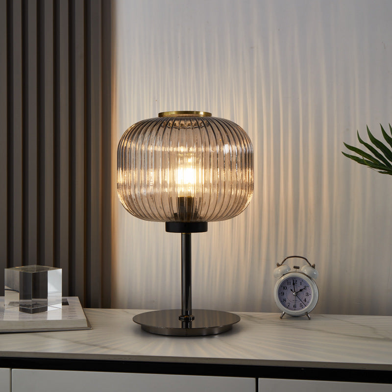 Moderne gerippte Tischlampe