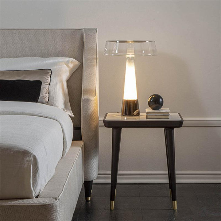 Stilvolle Glas-Tischlampe mit integrierter LED-Beleuchtung