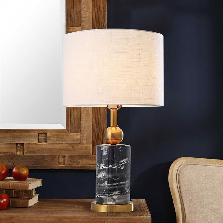 Elegante dekorative Tischlampe mit Marmorbasis