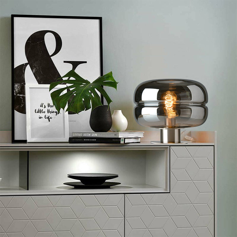 Künstlerische Tischlampe mit einzigartigem Glasdesign