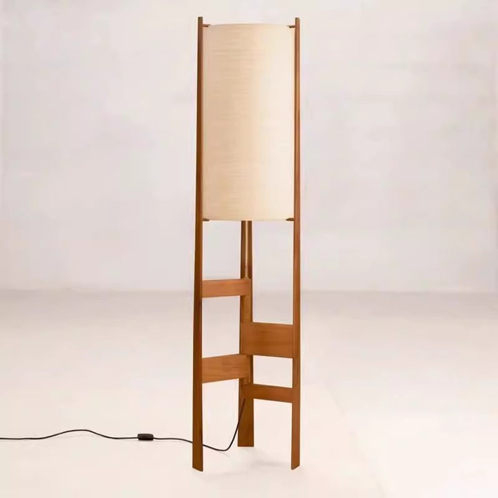 Minimalistische Holz-Stehlampe