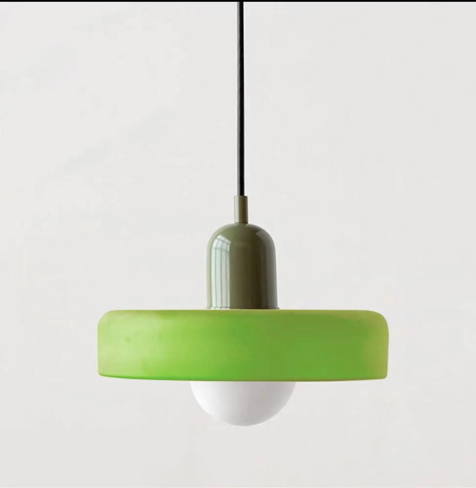 Minimalistische Keramik Pendelleuchte mit geschichtetem Glockenschirm