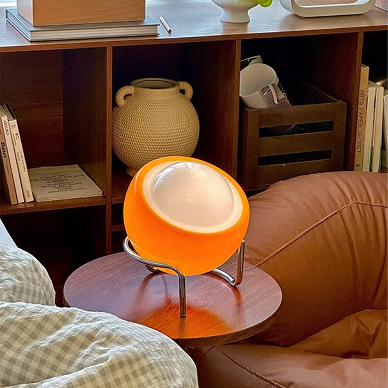 Dekorative Orb LED Tischlampe mit verchromten Dreibeinbeinen