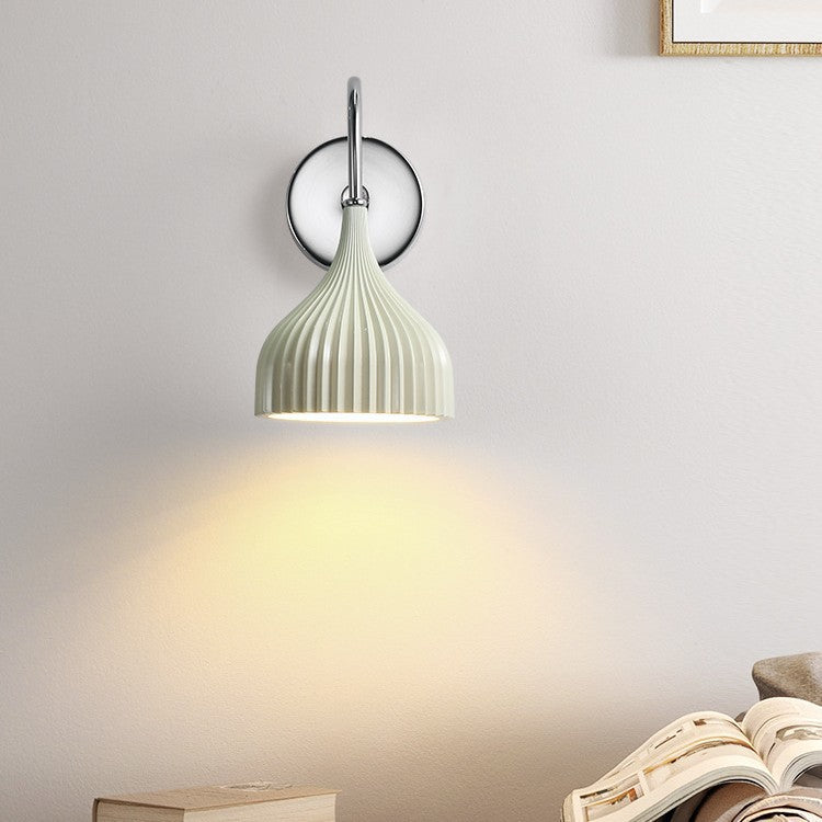 Fluted Tropfen-förmige Keramik Wandlampe mit Chrom Rückplatte