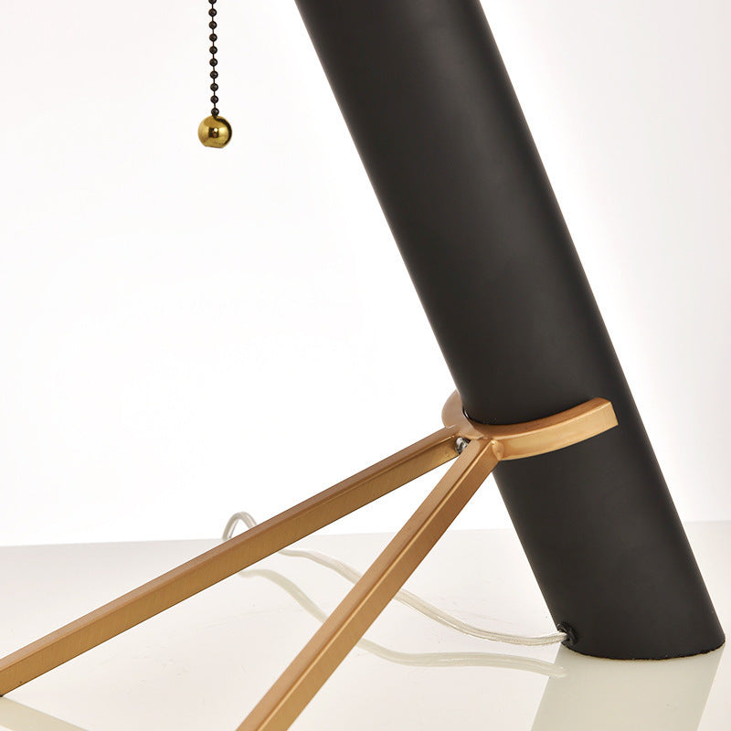 Moderne geometrische Tischlampe