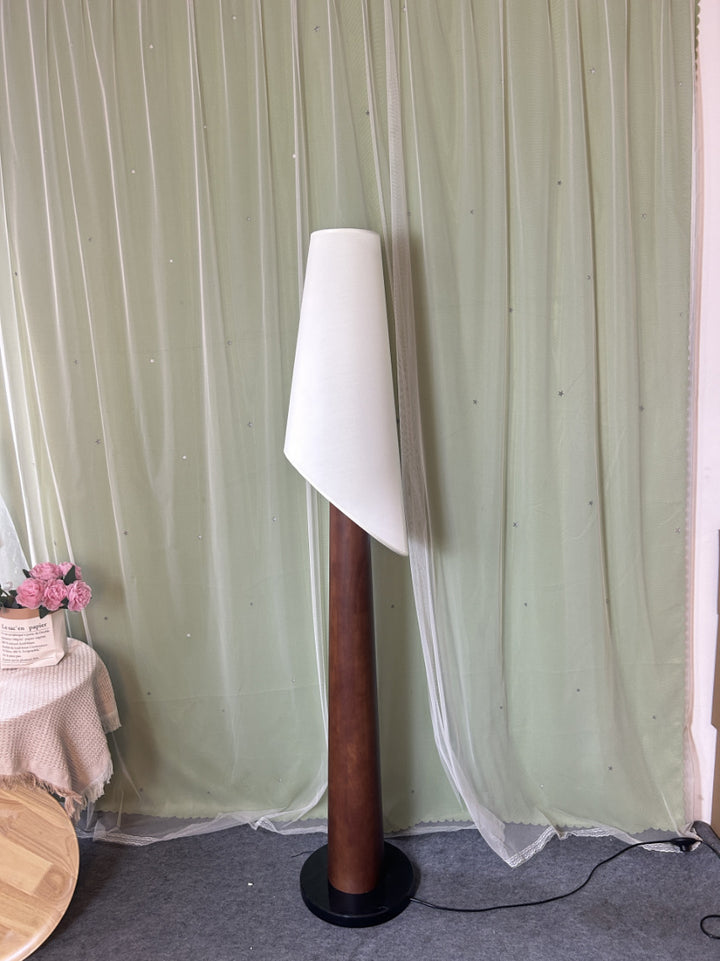Moderne Minimalistische Stehlampe mit Weichglanzschirm