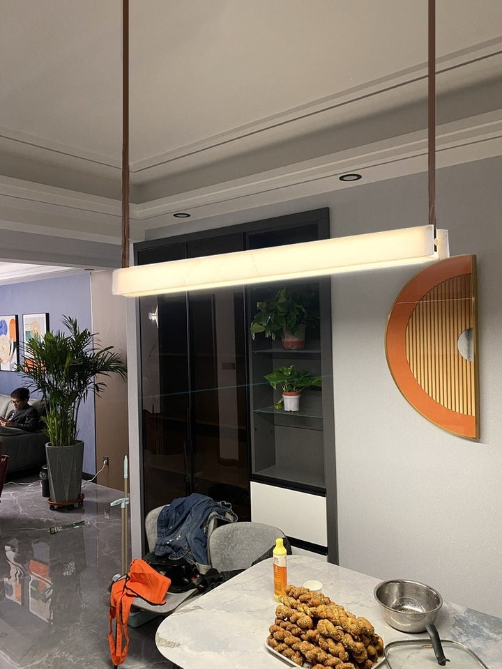 Moderne lineare LED-Pendelleuchte