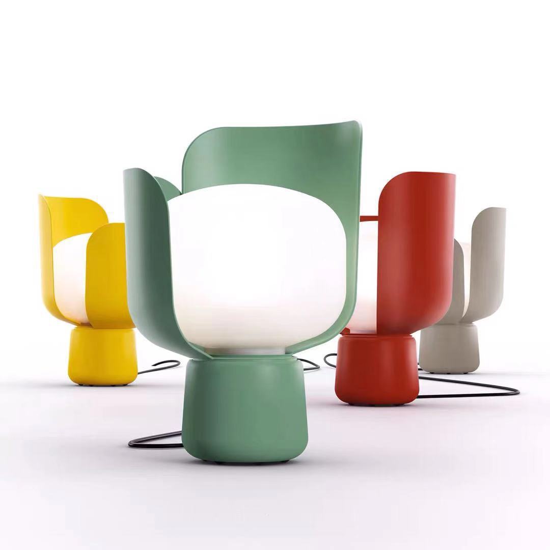 Künstlerische Tischlampe  1790878780