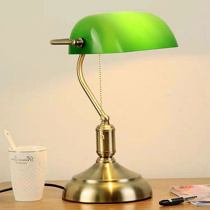 LuxeLume - Elegante Glas-Tischlampe für zeitloses Licht