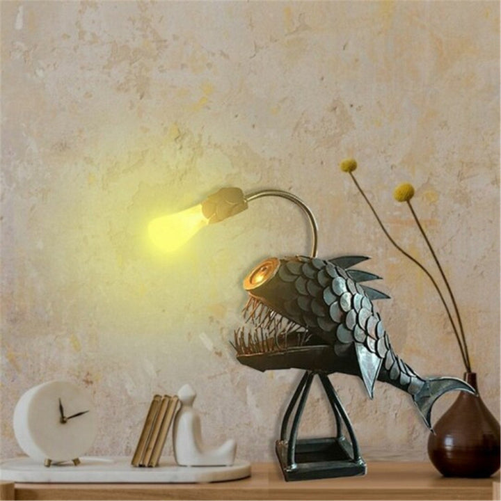 Retro Tischlampe Anglerfisch Licht mit Flexibler Lampenkopf Künstlerische Tischlampen für Zuhause Bar Café Heim Kunst Dekorative Ornamente