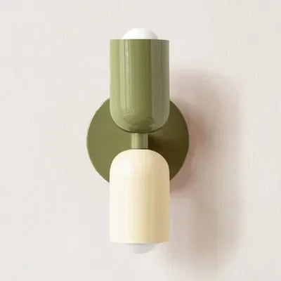 Moderne, minimalistische nordische LED-Wandleuchte in Creme mit zwei Leuchtenköpfen für Wohnzimmer, Schlafzimmer und Arbeitszimmer – ideal als Innendekoration.