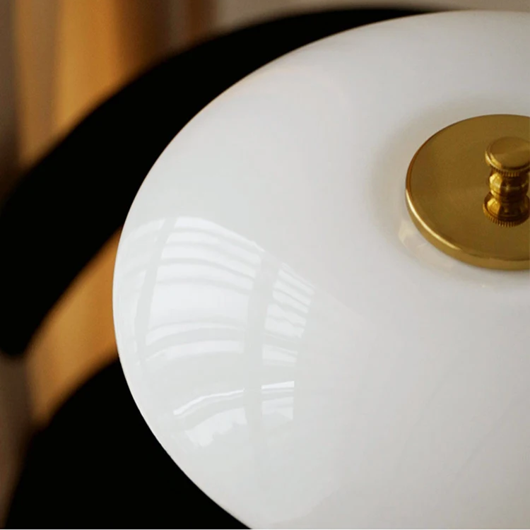 Skandinavische Designer Tischlampe Minimalistisch