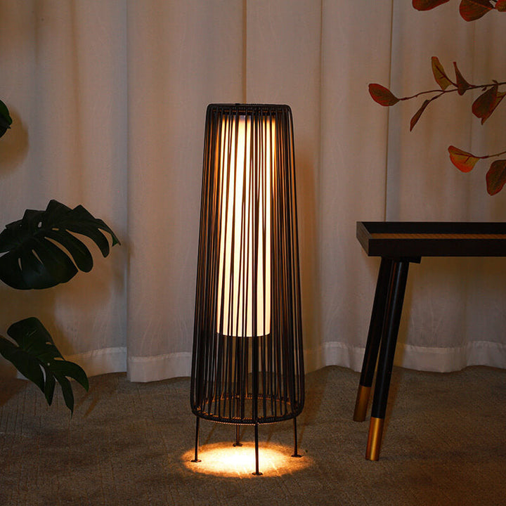 Modern Minimalist Solar Wasserdicht Rund Vertikal Ziehen Streifen Eisen Rattan LED Steh Bodenlampe Für Außen Terrasse