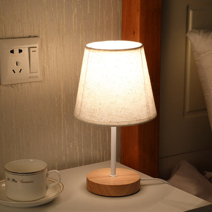 Nordic Vintage Stoffkegel Massivholz LED Tischlampe