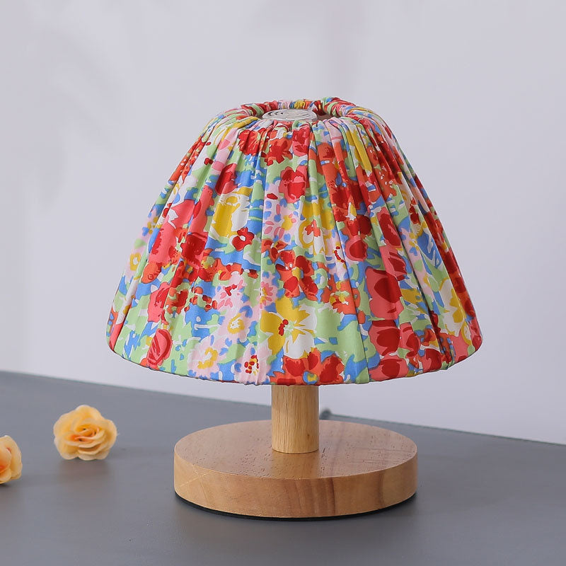 Moderner minimalistischer kreativer Eisenblumenform 1-Lampen Tischlampe