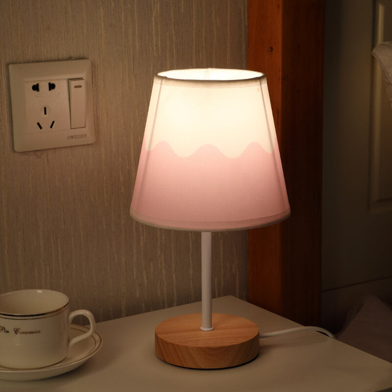 Nordic Vintage Stoffkegel Massivholz LED Tischlampe