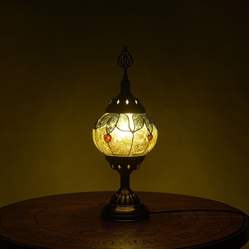 Traditionale Tiffany romantische ovale Eisen emaillierte 1-Licht Tischlampe für das Schlafzimmer