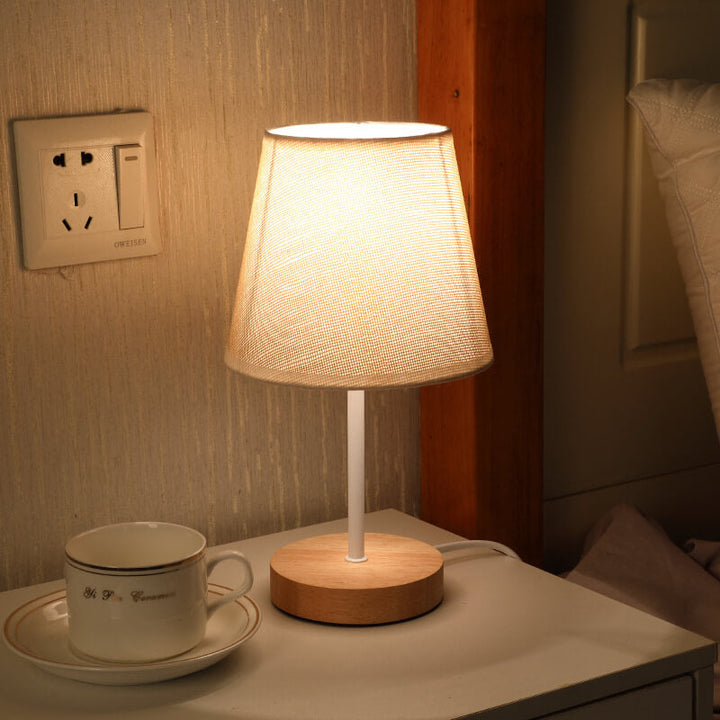 Nordic Vintage Stoffkegel Massivholz LED Tischlampe