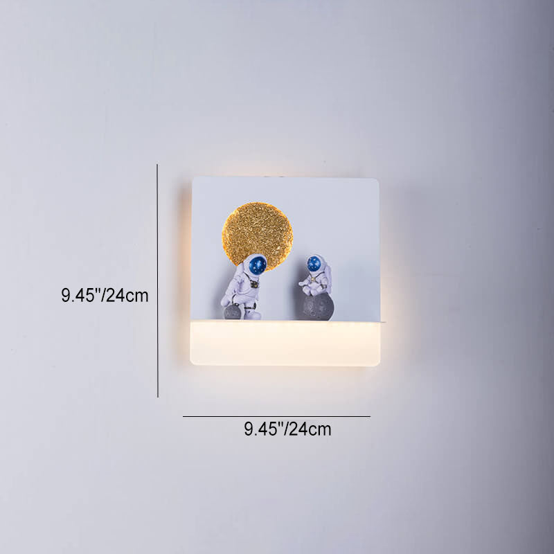 Zeitgenössische kreative Eisenharz runde Astronaut LED Wandlampe für Schlafzimmer