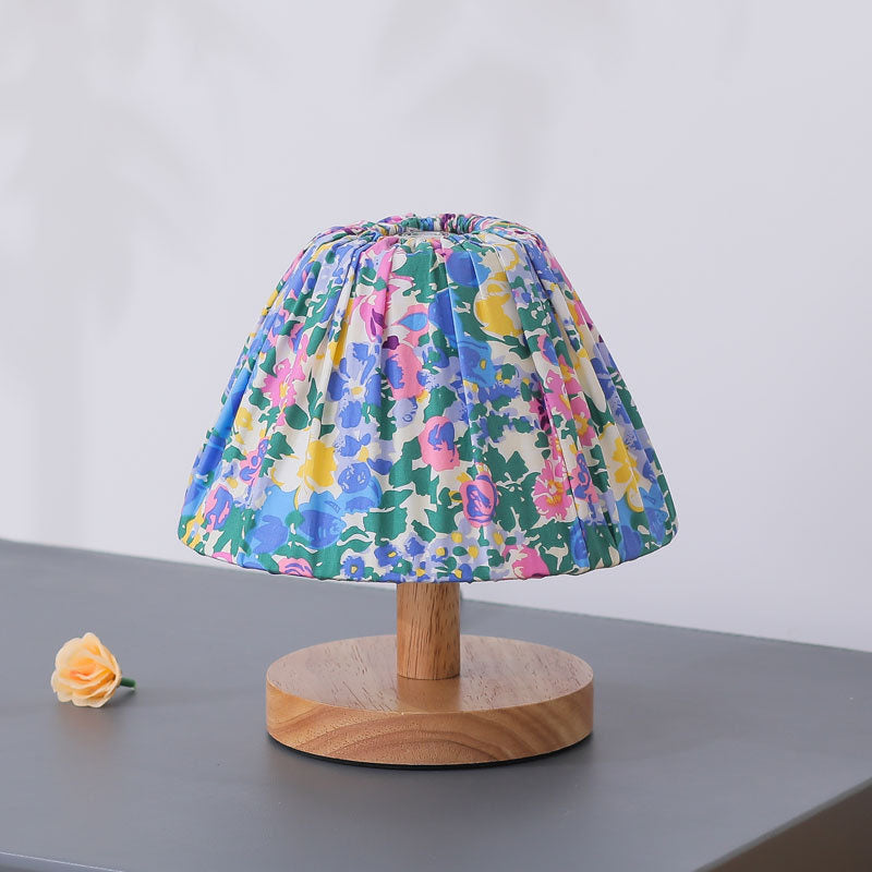 Moderner minimalistischer kreativer Eisenblumenform 1-Lampen Tischlampe