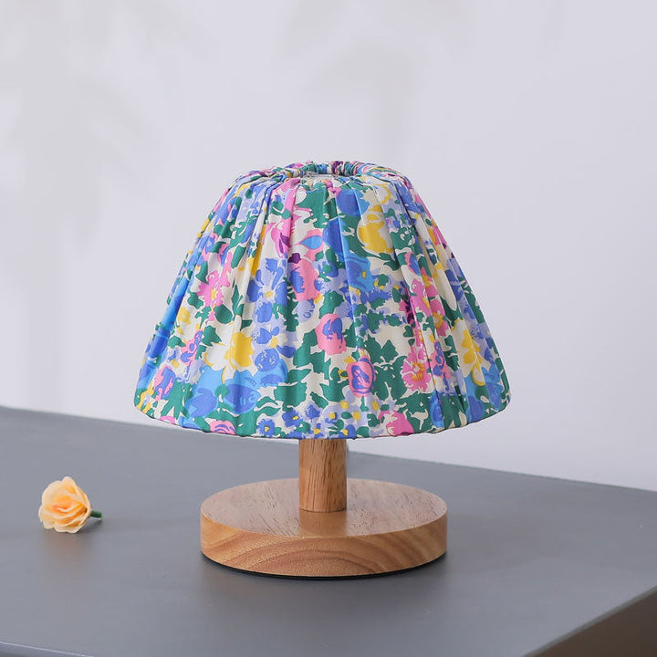 Moderner minimalistischer kreativer Eisenblumenform 1-Lampen Tischlampe