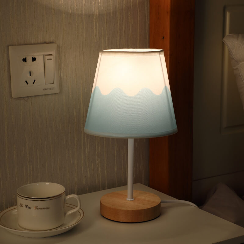 Nordic Vintage Stoffkegel Massivholz LED Tischlampe