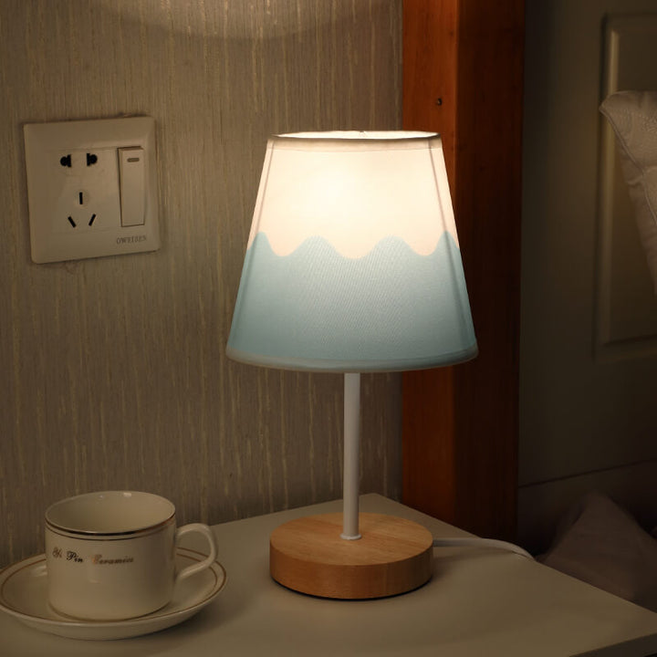 Nordic Vintage Stoffkegel Massivholz LED Tischlampe