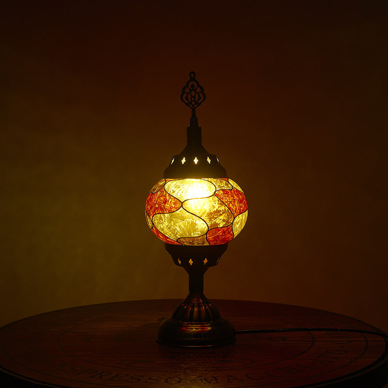 Traditionale Tiffany romantische ovale Eisen emaillierte 1-Licht Tischlampe für das Schlafzimmer