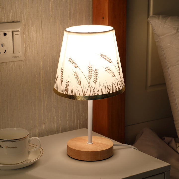 Nordic Vintage Stoffkegel Massivholz LED Tischlampe