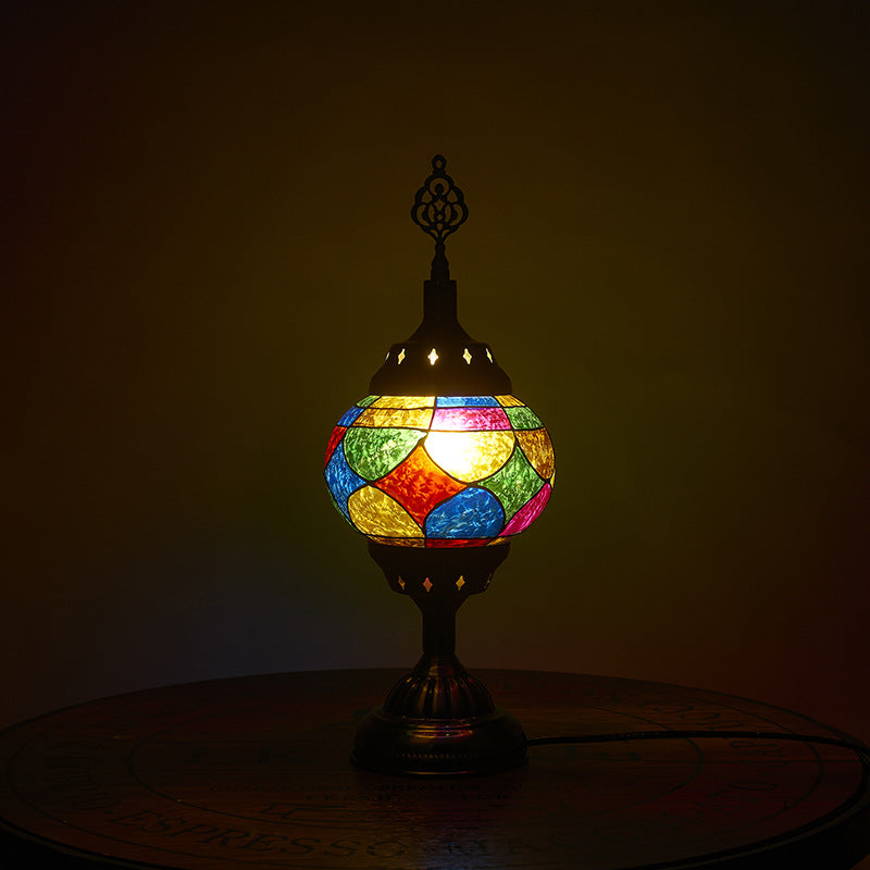 Traditionale Tiffany romantische ovale Eisen emaillierte 1-Licht Tischlampe für das Schlafzimmer