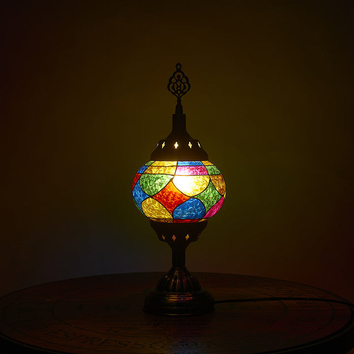 Traditionale Tiffany romantische ovale Eisen emaillierte 1-Licht Tischlampe für das Schlafzimmer