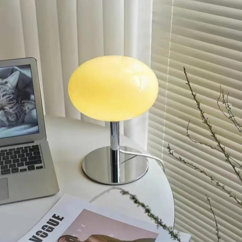 SérénitéMagique - Elegante beige Tischlampe für Ambientebeleuchtung