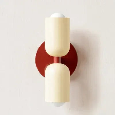 Moderne, minimalistische nordische LED-Wandleuchte in Creme mit zwei Leuchtenköpfen für Wohnzimmer, Schlafzimmer und Arbeitszimmer – ideal als Innendekoration.