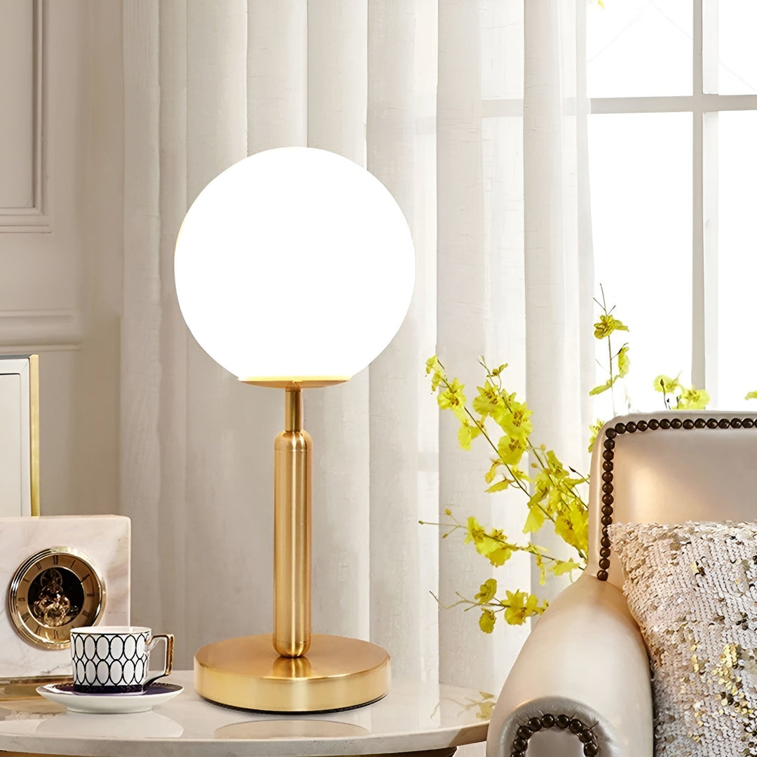 SphereShine Luxe Tischlampe aus Glas & Messing Eleganz und LED