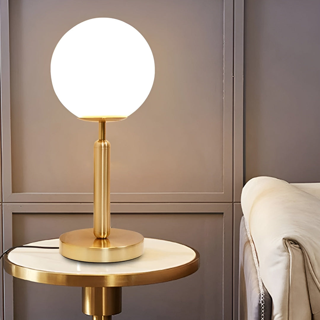 SphereShine Luxe Tischlampe aus Glas & Messing Eleganz und LED