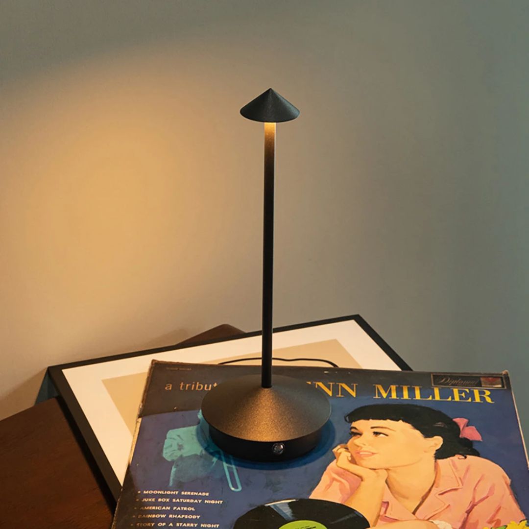 Robyn Arrow LED Tischlampe
