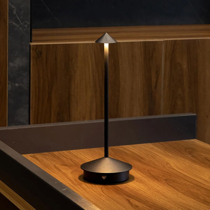 Robyn Arrow LED Tischlampe