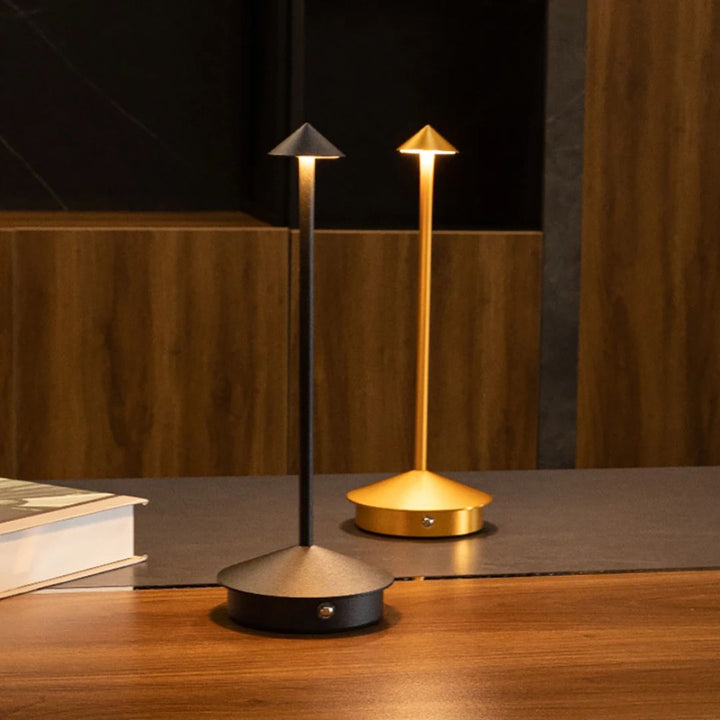 Robyn Arrow LED Tischlampe