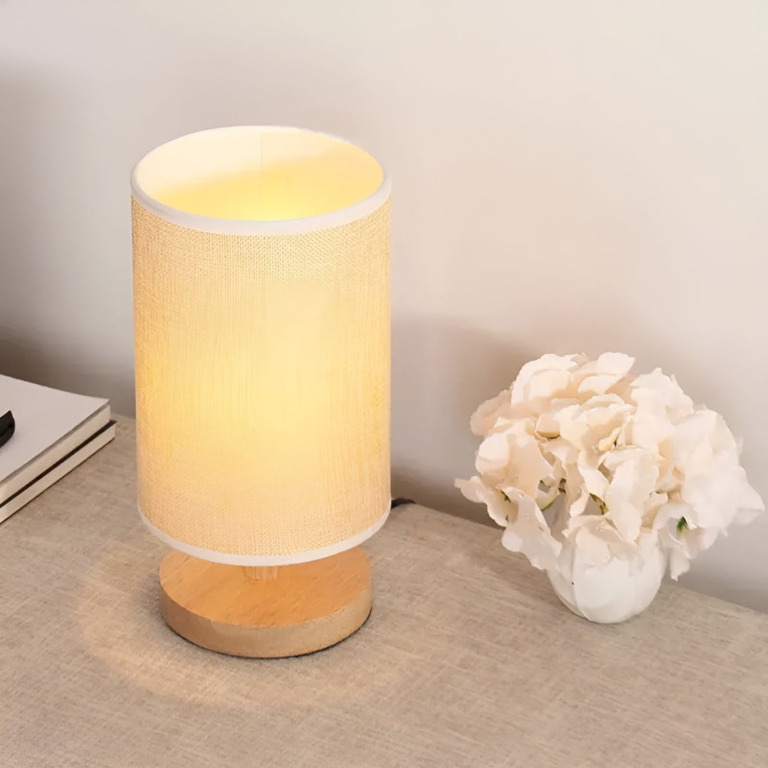 Elegante ZenShade LED - Tischlampe für luxuriöse Schlafzimmerbeleuchtung