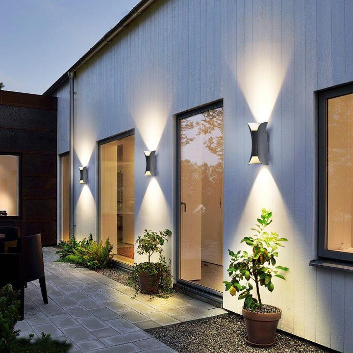 Elegante wasserdichte LED-Lampen mit geschwungener Form für den Garten