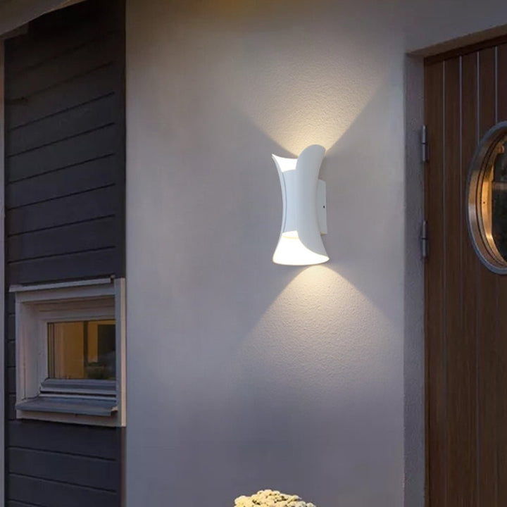 Elegante wasserdichte LED-Lampen mit geschwungener Form für den Garten