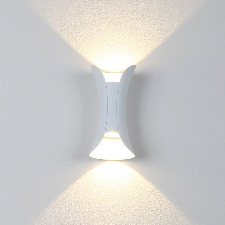 Elegante wasserdichte LED-Lampen mit geschwungener Form für den Garten