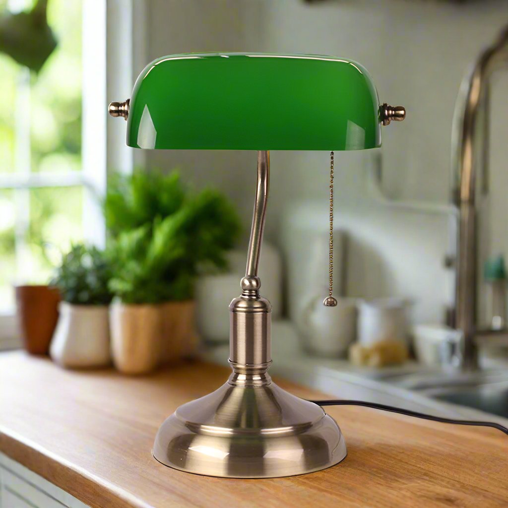 LuxeLume - Elegante Glas-Tischlampe für zeitloses Licht