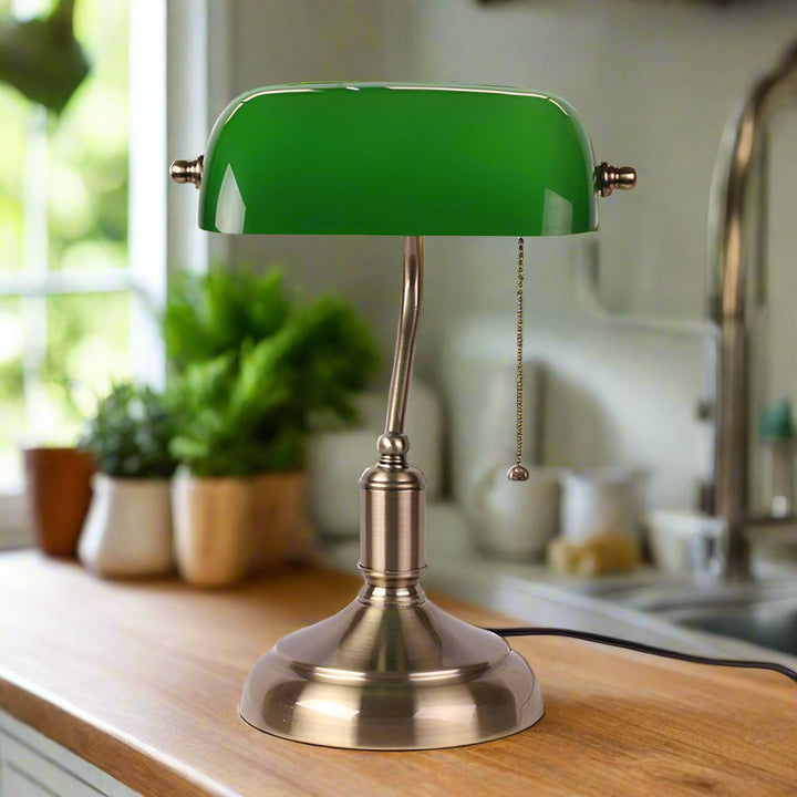 LuxeLume - Elegante Glas-Tischlampe für zeitloses Licht