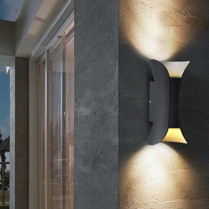 Elegante wasserdichte LED-Lampen mit geschwungener Form für den Garten